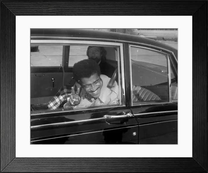 Framed Print : Sammy Davis Jnr arriving at Luton Airport. 26th September 1972 72 9272 Framed Print : Sammy Davis Jnr arriving at Luton Airport. 26th September 1972 72 9272