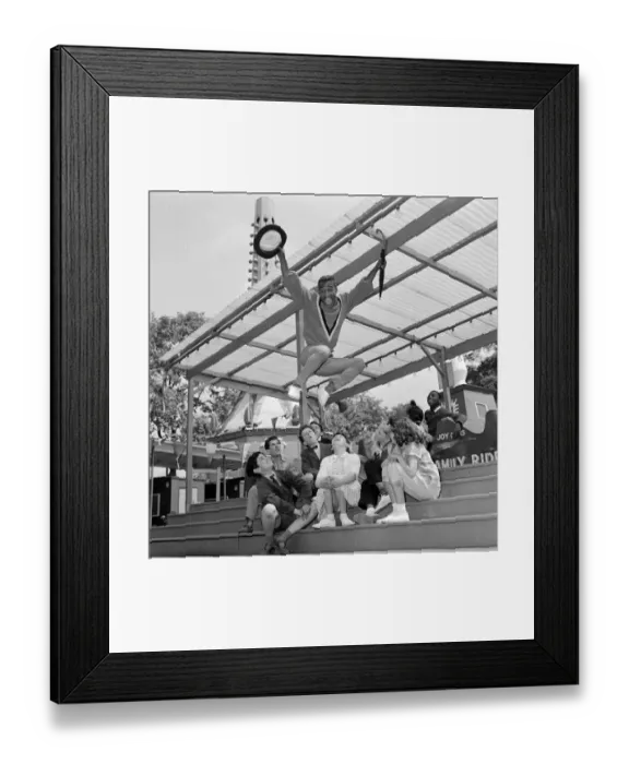 Framed Print : Sammy Davis Jnr rehearsing with some children at Battersea Festival Gardens for his new