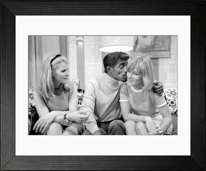 Framed Print : Sammy Davis Jnr with wife Mai Britt (r) and co-star Ilona Rogers on set of TV play Salt Framed Print : Sammy Davis Jnr with wife Mai Britt (r) and co-star Ilona Rogers on set of TV play Salt
