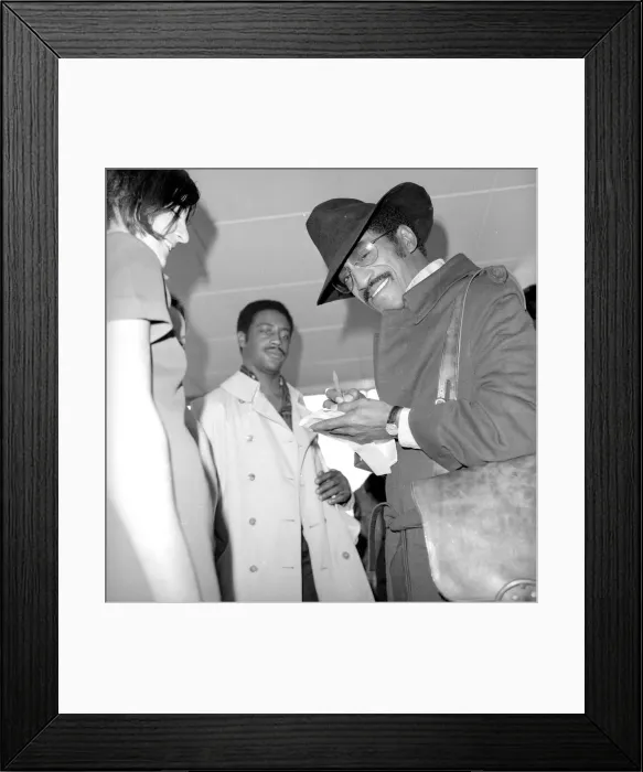 Framed Print : Sammy Davis Jnr signing autographs at Heathrow, where he is leaving for Tel Aviv with Framed Print : Sammy Davis Jnr signing autographs at Heathrow, where he is leaving for Tel Aviv with