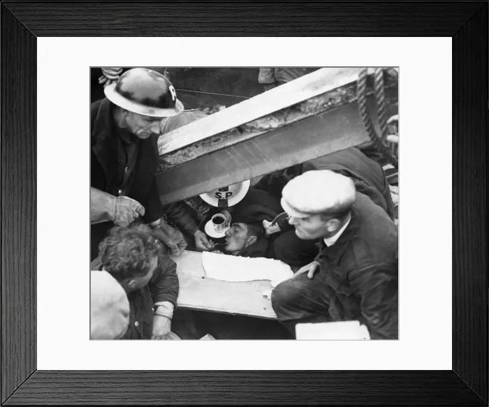 Framed Print : Rescue of man trapped in rubble at a London hostel, Westminster Bridge Road