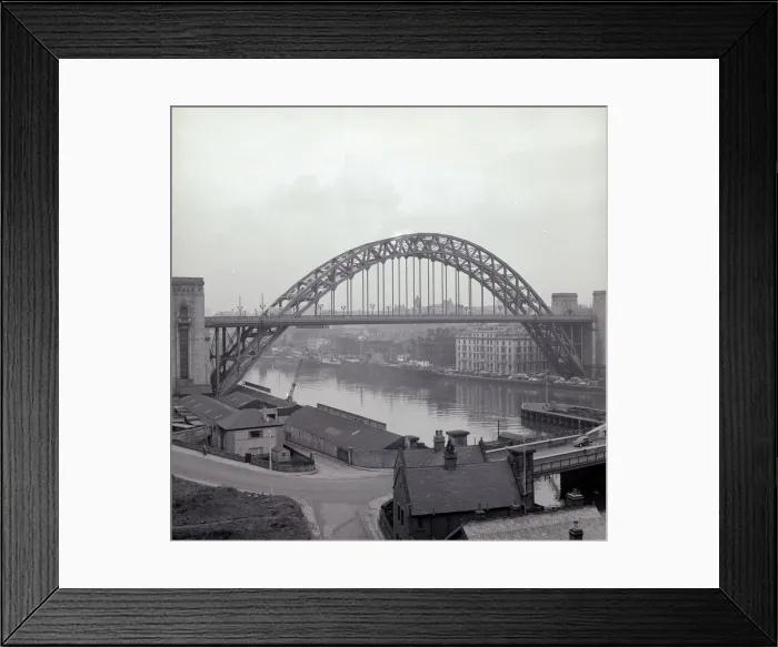 Framed Print : The Tyne Bridge spanning the River Tyne, North East England Framed Print : The Tyne Bridge spanning the River Tyne, North East England
