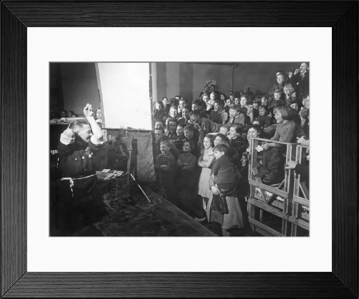 Framed Print : ARP warden John Hunt entertaining school children of Epsom at a South London museum Framed Print : ARP warden John Hunt entertaining school children of Epsom at a South London museum