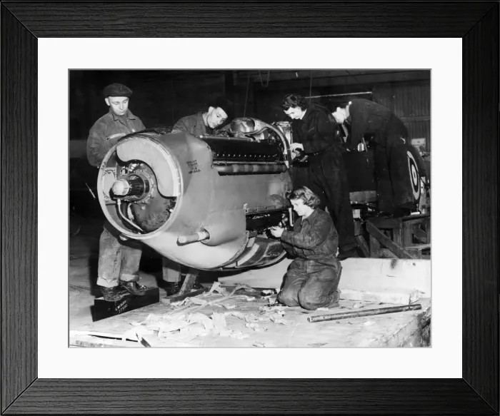 Framed Print : US Aeroplanes assembly rush. American planes arriving in England are assembled straight Framed Print : US Aeroplanes assembly rush. American planes arriving in England are assembled straight