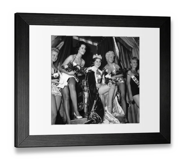 Framed Print : 1958 Penelope Coelen wins the Miss World Competition 1958 Miss World 1958 Framed Print : 1958 Penelope Coelen wins the Miss World Competition 1958 Miss World 1958