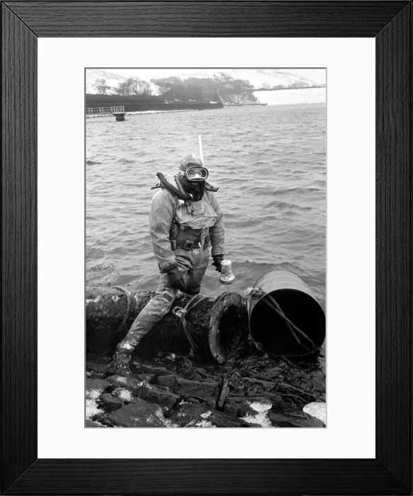 Framed Print : Sport. Scuba Diving: Generic pictures diving into a reservoir. December 1969 Z12553 Framed Print : Sport. Scuba Diving: Generic pictures diving into a reservoir. December 1969 Z12553