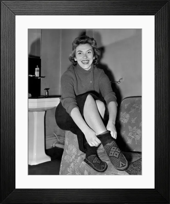 Framed Print : Cast of Ring for Catty'at Manchester Opera House Framed Print : Cast of Ring for Catty'at Manchester Opera House