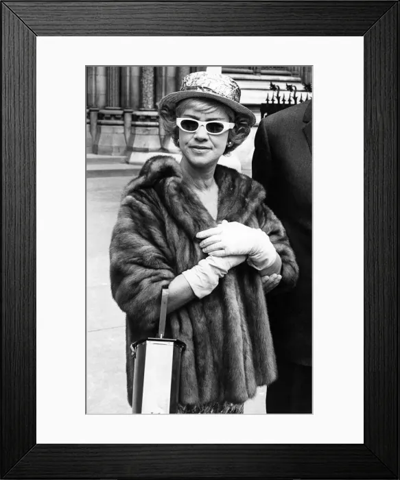 Framed Print : Dorothy Squires at the Divorce Court today. July 1962 P009651 Framed Print : Dorothy Squires at the Divorce Court today. July 1962 P009651