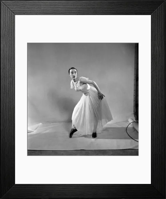 Framed Print : Ballet dancer Iris Pola Kora. December 1953 D7303-002 Framed Print : Ballet dancer Iris Pola Kora. December 1953 D7303-002