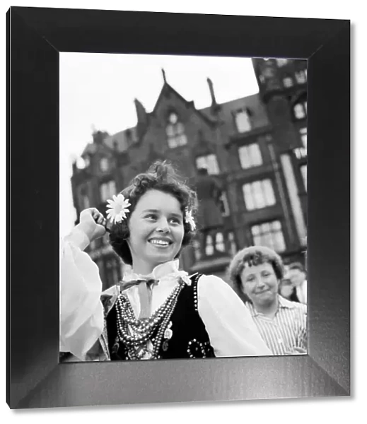 Manchester Whit Walks. Children  /  Crowds  /  Celebrations. June 1960 M4479-009