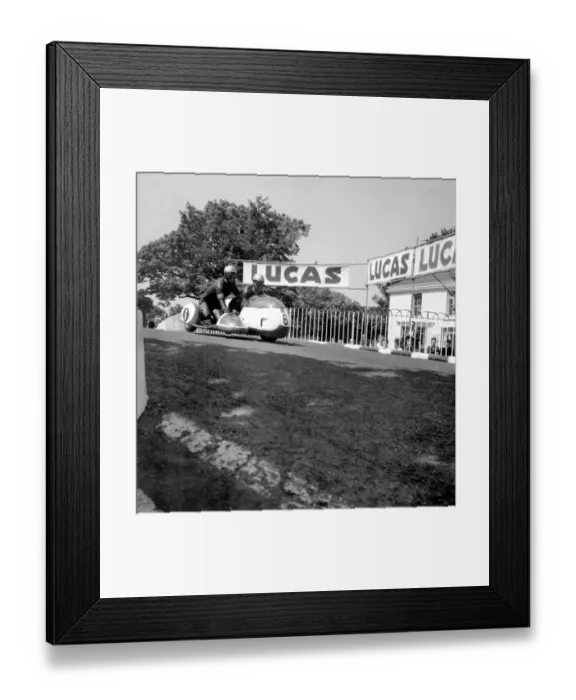 Framed Print : Sport: Motorcycling: Isle of Man TT Racing 500 CC Side Car Class