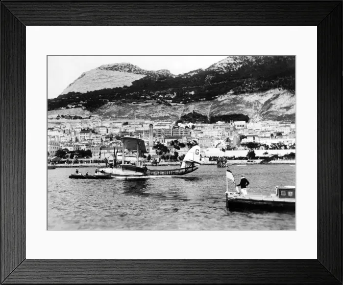 Framed Print : Sir Alan Cobhams Short S. 5 Singapore 1 flying boat left the River Hamble near Framed Print : Sir Alan Cobhams Short S. 5 Singapore 1 flying boat left the River Hamble near