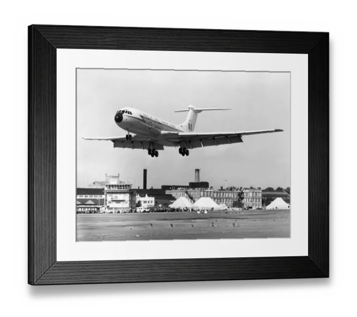 Framed Print : An RAF transport command Vickers VC10 lands on the runway at theFarnborough Air Show Framed Print : An RAF transport command Vickers VC10 lands on the runway at theFarnborough Air Show
