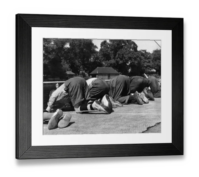 Framed Print : Children fishing for tiddlers and tadpoles in Victoria Park, London Framed Print : Children fishing for tiddlers and tadpoles in Victoria Park, London