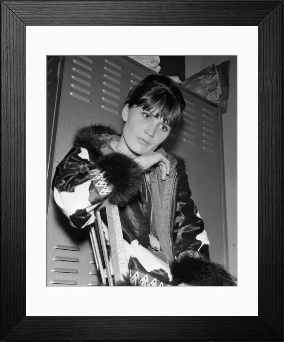 Framed Print : Pop singer Sandie Shaw pictured in her dressing room after a show in Manchester Framed Print : Pop singer Sandie Shaw pictured in her dressing room after a show in Manchester