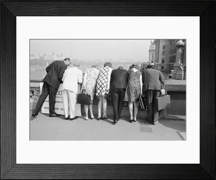 Framed Print : Westminster Bridge, which is due to be repainted, is to have a new colour scheme Framed Print : Westminster Bridge, which is due to be repainted, is to have a new colour scheme