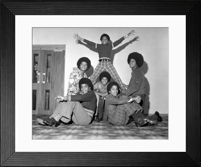 Framed Print : Members of the Jackson Five pop group become the Jackson Six when the latest addition to Framed Print : Members of the Jackson Five pop group become the Jackson Six when the latest addition to