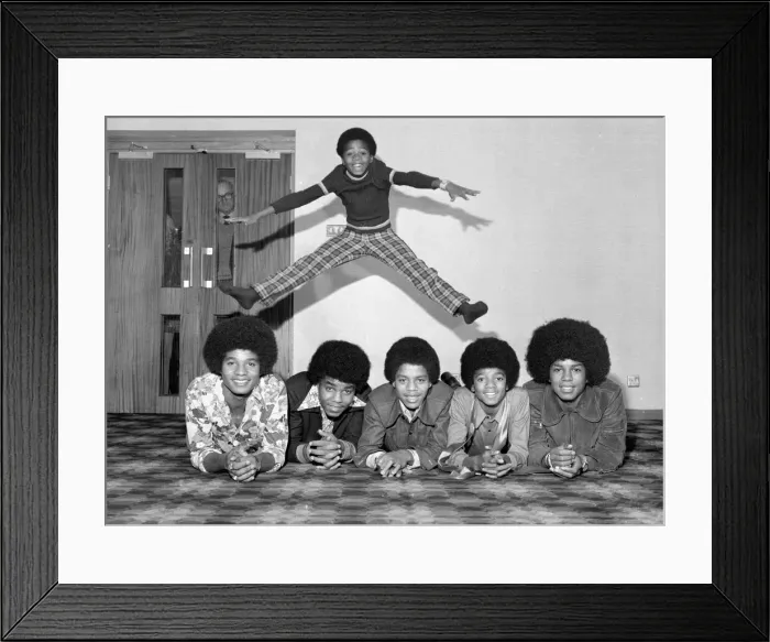 Framed Print : Members of the Jackson Five pop group become the Jackson Six when the latest addition to Framed Print : Members of the Jackson Five pop group become the Jackson Six when the latest addition to