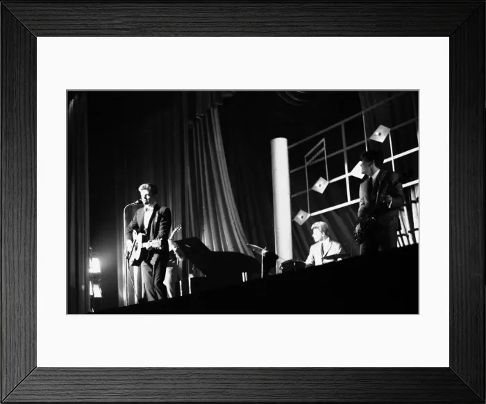 Framed Print : Phil Everly of ther Everly Brothers singing on stage at the Granada Cinema in East Ham Framed Print : Phil Everly of ther Everly Brothers singing on stage at the Granada Cinema in East Ham