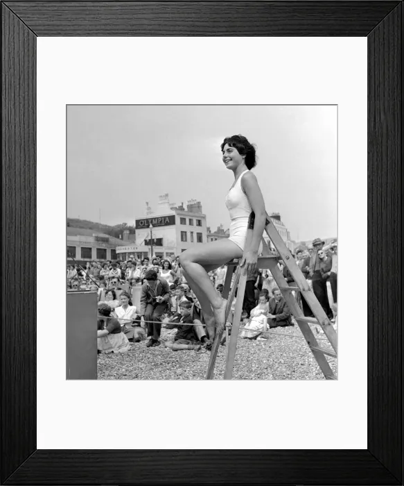 Framed Print : Marilyn Monroe look-a-like competition at Hastings. 15th July 1958 Framed Print : Marilyn Monroe look-a-like competition at Hastings. 15th July 1958