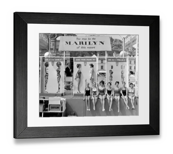 Framed Print : Marilyn Monroe look-a-like competition at Hastings. 15th July 1958