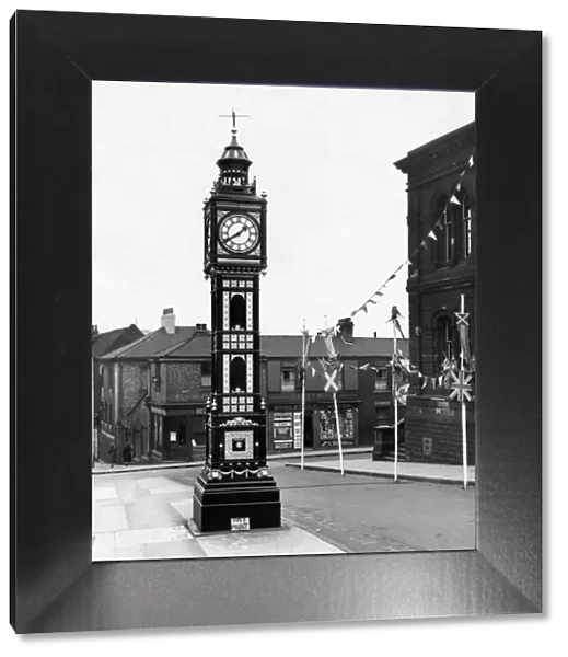 Queen Elizabeth II, Princess Elizabeth - Coronation - The clock outside Gateshead