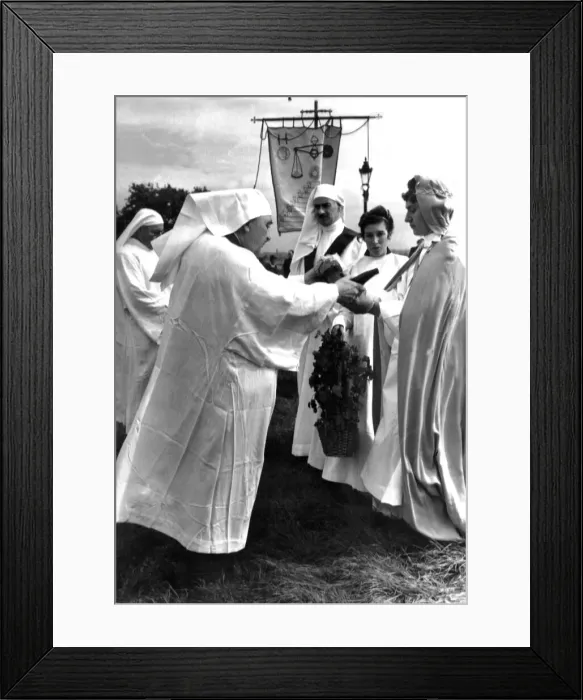 Framed Print : Druids gathering for the autumn equinox. Primrose Hill was the venue of the druids as Framed Print : Druids gathering for the autumn equinox. Primrose Hill was the venue of the druids as