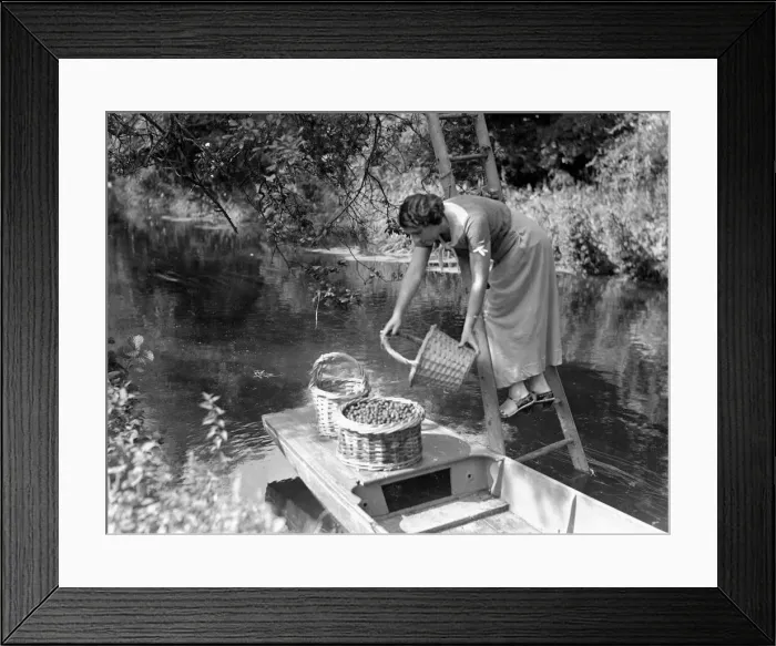 Framed Print : Mrs Page Smith and companions seen here at Island House, Longford, Middlesex Framed Print : Mrs Page Smith and companions seen here at Island House, Longford, Middlesex