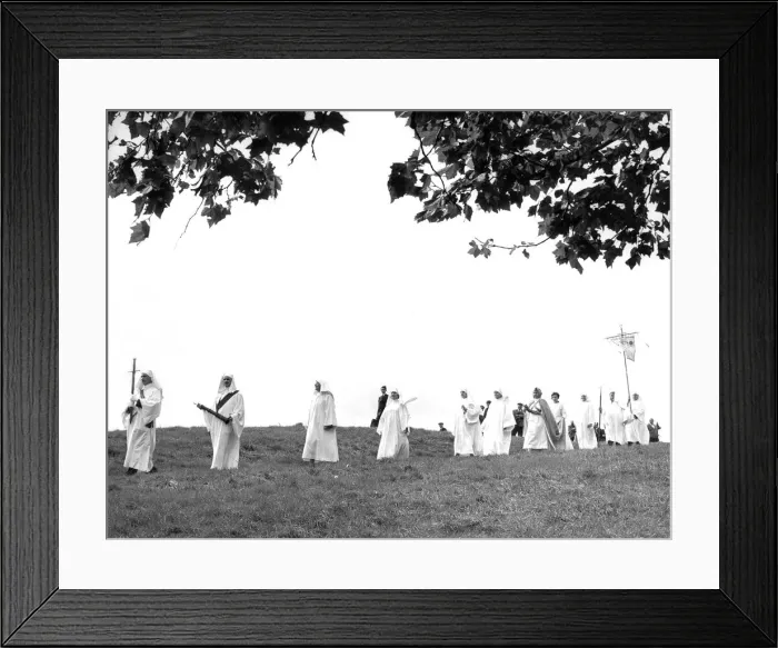 Framed Print : Druids gathering for the autumn equinox. Primrose Hill was the venue of the druids as