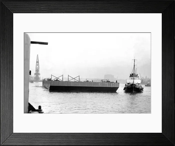 Framed Print : This strange craft in the Tyne is a floating platform (Barca 152 Framed Print : This strange craft in the Tyne is a floating platform (Barca 152