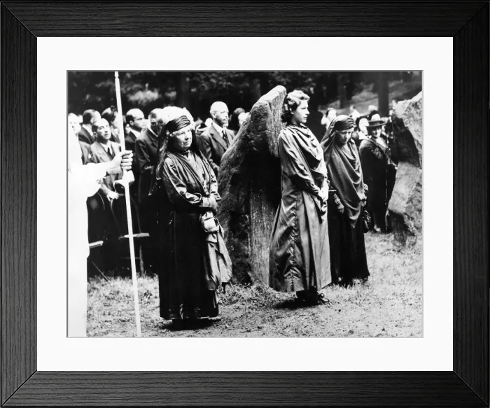 Framed Print : Princess Elizabeth (later Queen Elizabeth II) in a robe of green being initiated into Framed Print : Princess Elizabeth (later Queen Elizabeth II) in a robe of green being initiated into