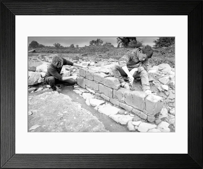 Framed Print : Archaelogical dig at the former Sudeley castle, Griff, Nuneaton Framed Print : Archaelogical dig at the former Sudeley castle, Griff, Nuneaton