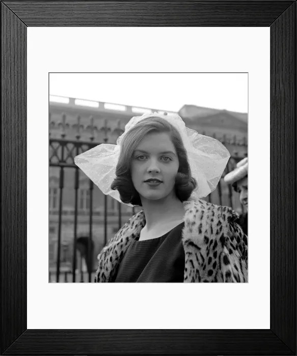 Framed Print : The last debs. Miss Miranda Smileyy seen here at Buckingham Palace to be presented to Framed Print : The last debs. Miss Miranda Smileyy seen here at Buckingham Palace to be presented to