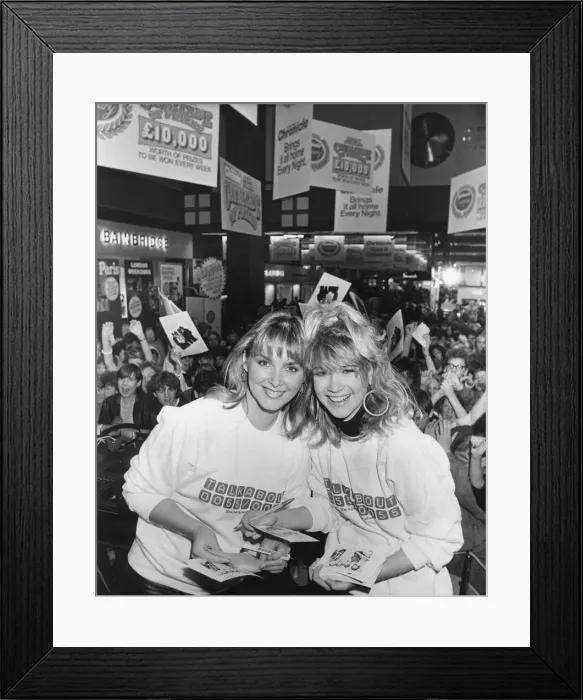 Framed Print : Members of Bucks Fizz - Shelley Preston and Cheryl Baker sign autographs for hundreds of Framed Print : Members of Bucks Fizz - Shelley Preston and Cheryl Baker sign autographs for hundreds of