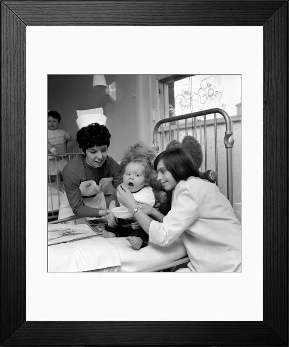 Framed Print : 15 year-old schoolgirl Elaine Smith from Edwin Swain School in Chesterfield Framed Print : 15 year-old schoolgirl Elaine Smith from Edwin Swain School in Chesterfield