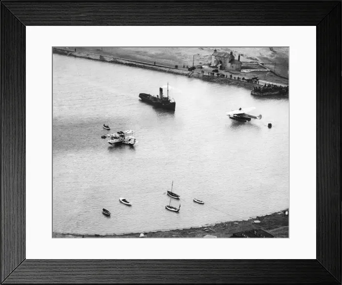 Framed Print : Amelia Earhart, the first woman to fly across the Atlantic Ocean Framed Print : Amelia Earhart, the first woman to fly across the Atlantic Ocean