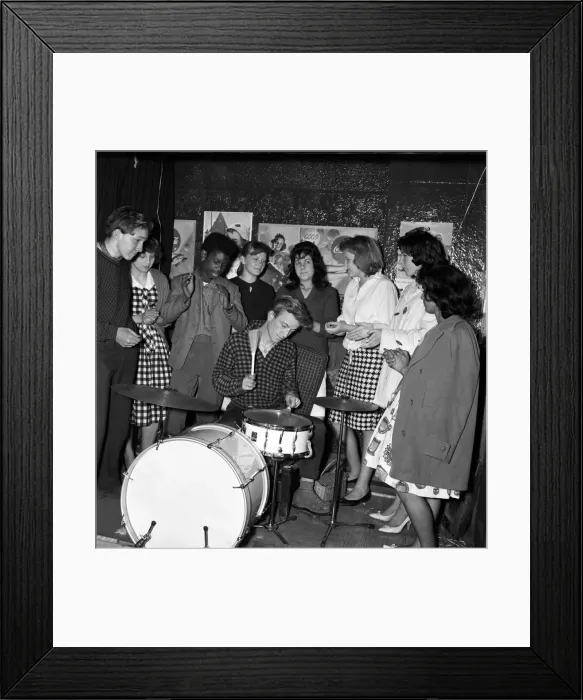 Framed Print : 24 years old Rory Blackwell, urged on by teenage supporters