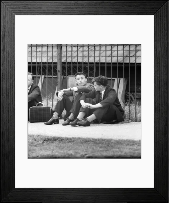 Framed Print : Students gathered outside at Aylesbury Grammar School. June 1960 M4451 Framed Print : Students gathered outside at Aylesbury Grammar School. June 1960 M4451