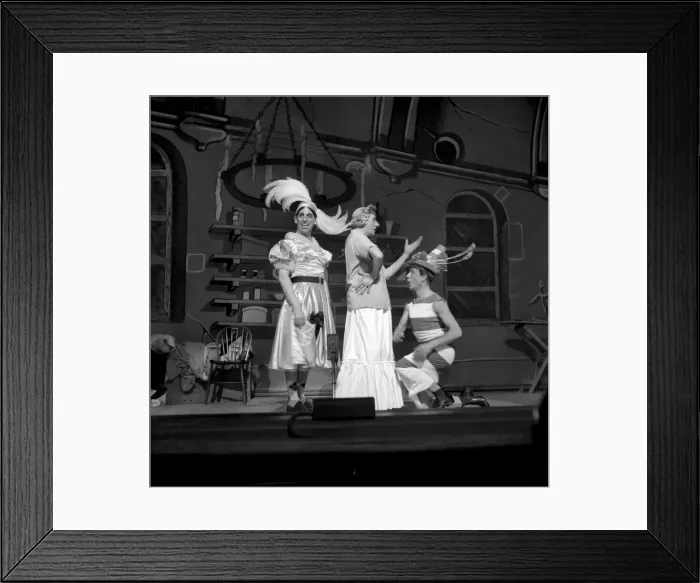 Framed Print : Entertainment: Pantomime. Its Panto time again and Jimmy Jewel Framed Print : Entertainment: Pantomime. Its Panto time again and Jimmy Jewel