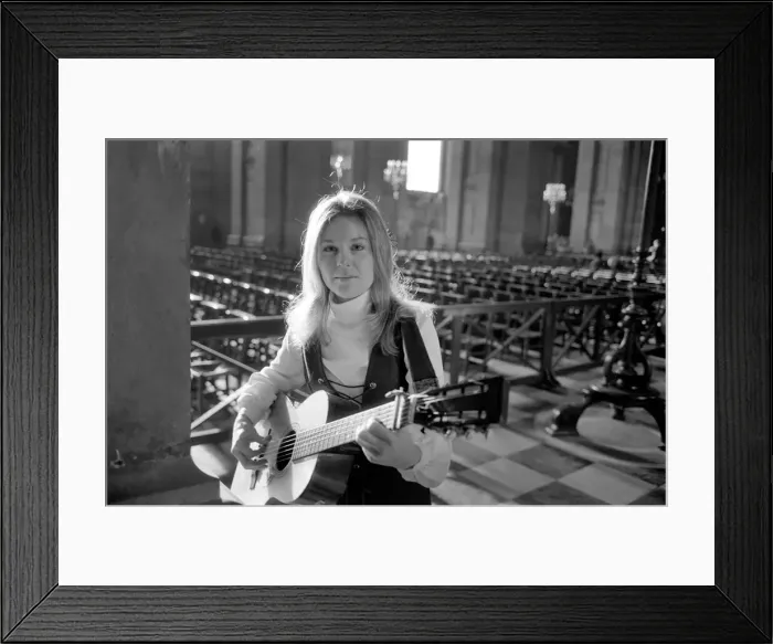 Framed Print : Folk singer Suzanne Harris pictured intside St. Pauls a few minutes before her Framed Print : Folk singer Suzanne Harris pictured intside St. Pauls a few minutes before her