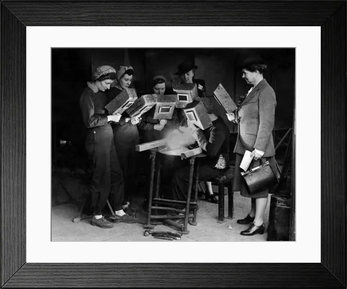 Framed Print : Women learning to weld. September 1942 P009188