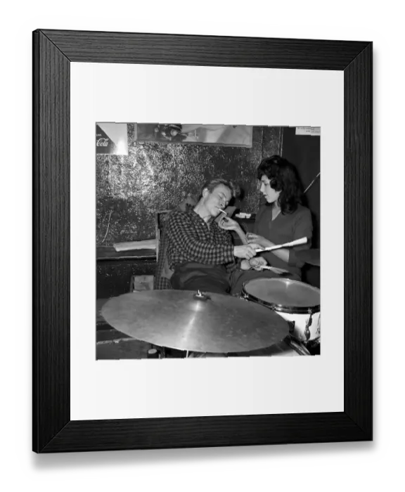 Framed Print : 24 years old Rory Blackwell, urged on by teenage supporters Framed Print : 24 years old Rory Blackwell, urged on by teenage supporters