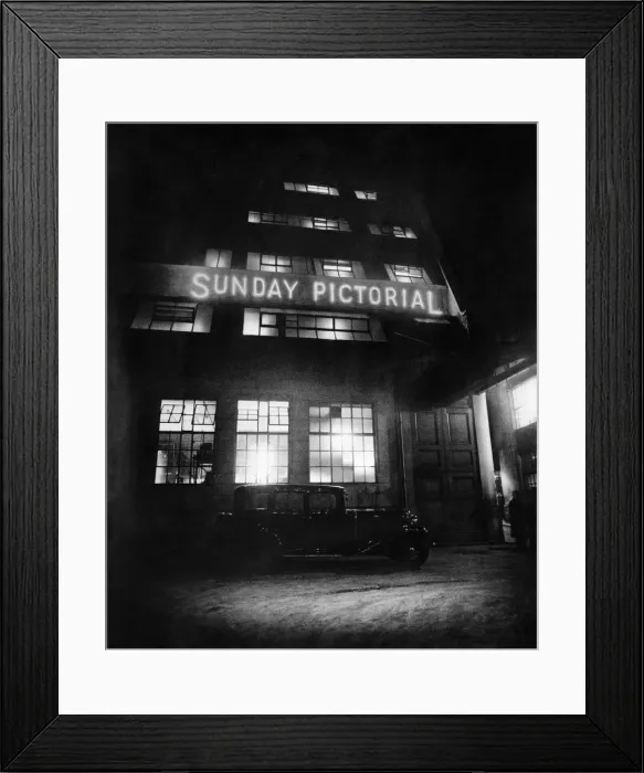 Framed Print : Daily Mirror Offices, Geraldine House. February 1933 P009334 Framed Print : Daily Mirror Offices, Geraldine House. February 1933 P009334