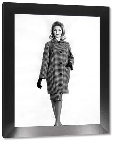 Reveille Fashions: Maureen. January 1964 P009440