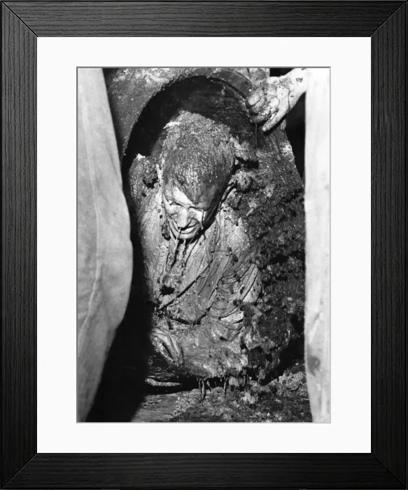 Framed Print : He wanted to be alone but apprentice Willie Morgan, of 52, Porterfield Road, Renfrew Framed Print : He wanted to be alone but apprentice Willie Morgan, of 52, Porterfield Road, Renfrew