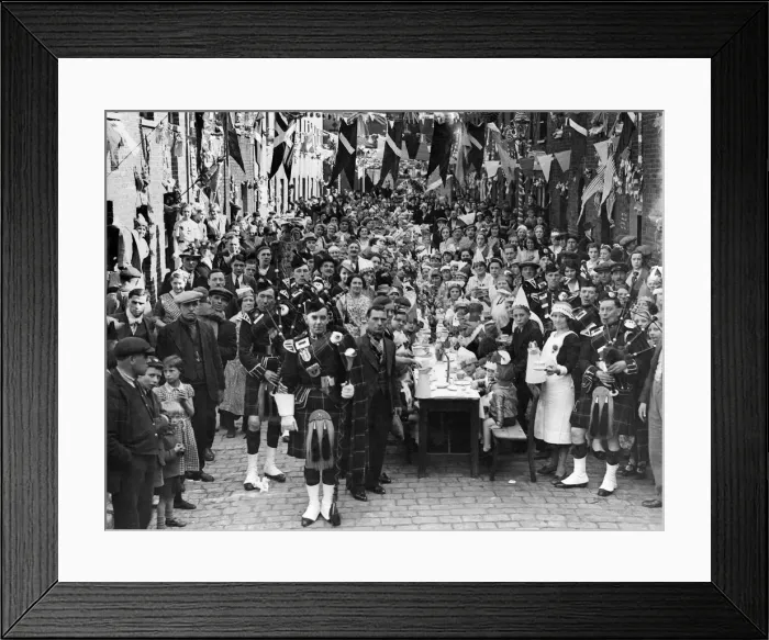 Framed Print : Kiddies tea party in Dudley Street Paddington Green. The Paddington Pipers entertained