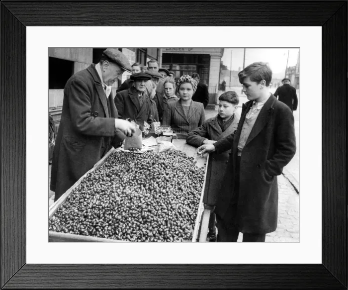 Framed Print : Street-Traders 1946: Queues, even on a Sunday morning. This time for winkles Framed Print : Street-Traders 1946: Queues, even on a Sunday morning. This time for winkles
