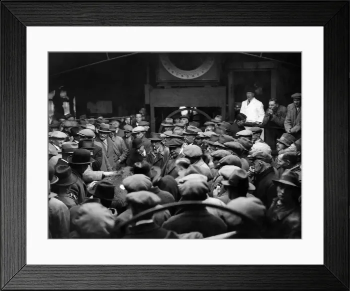 Framed Print : Tamworth Tithe Sale. February 1936 P003708 Framed Print : Tamworth Tithe Sale. February 1936 P003708