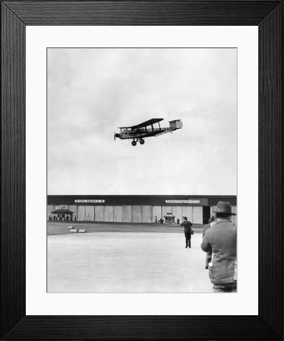 Framed Print : The City of Liverpool arriving at Croydon with the first Australian mails Framed Print : The City of Liverpool arriving at Croydon with the first Australian mails