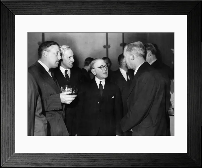 Framed Print : Daily Herald Entertains Soviet Delegates to T. U. C at Savoy Hotel. L. to R Framed Print : Daily Herald Entertains Soviet Delegates to T. U. C at Savoy Hotel. L. to R